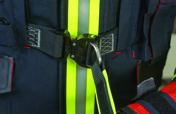Easy belt insertion on front and back (protection belt, position belt).