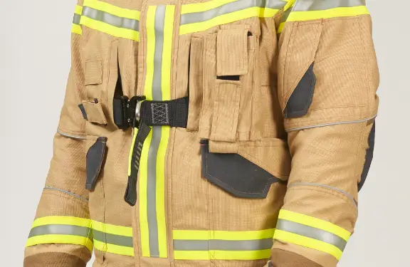 Easy belt insertion on front and back (protection belt, position belt).