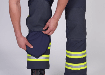 Reinforced knee section with the possibility of inserting a flame-retardant knee pad.