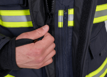 High-quality ‘quick-release’ zipper for quick opening in emergency.