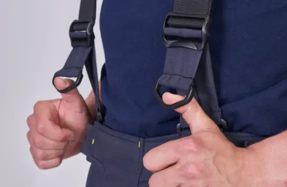 Removable and adjustable shoulder straps made of materials that relieve the load on the shoulders and provide extra comfort.