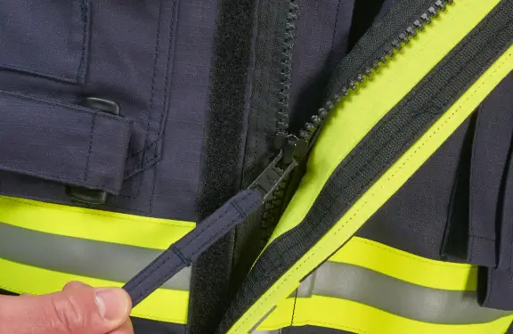 Zipper with quick release function.