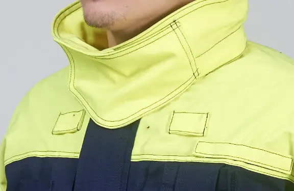 Fire-retardant protection collar covering the entire neck.