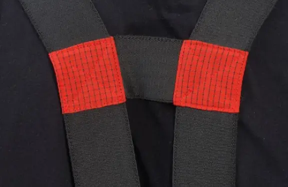 Inside the suit, an adjustable shoulder straps can be inserted.